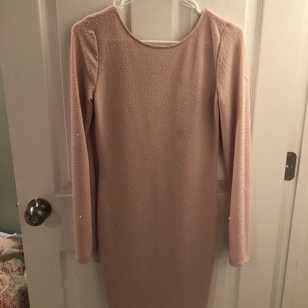 Pink longsleeve tight dress w/ sparkles&low back
